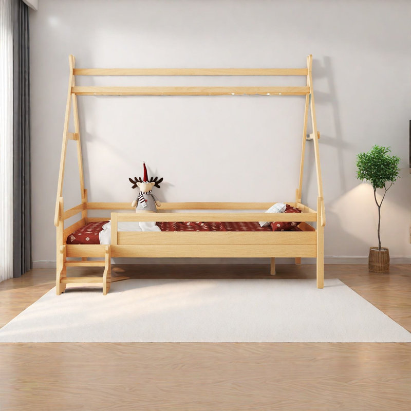 Charmant lit plateforme en bois en forme de maison avec escalier, chambre d'enfant rustique et moderne