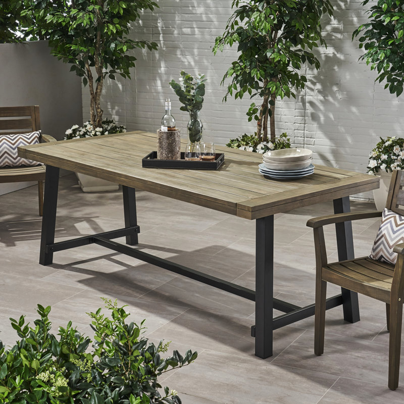 Table d'extérieur élégante - Bois avec touche industrielle moderne