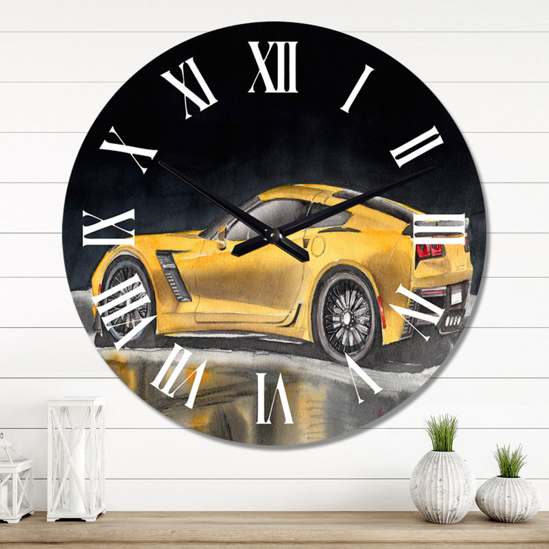 Une voiture de sport jaune avec son ombre - horloge de transport ronde en métal, Moyen