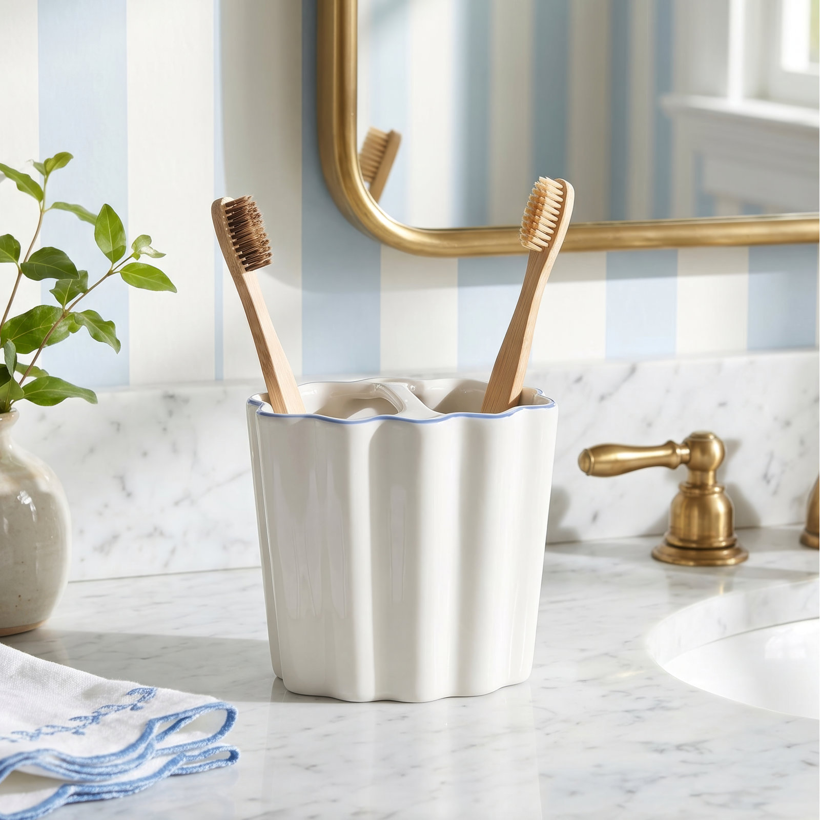 Le Marais Toothbrush Holder