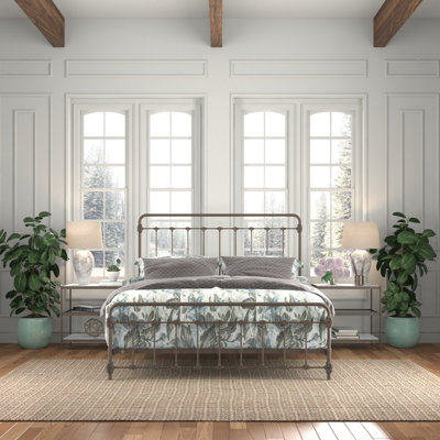 Lit en fer Picket Fence