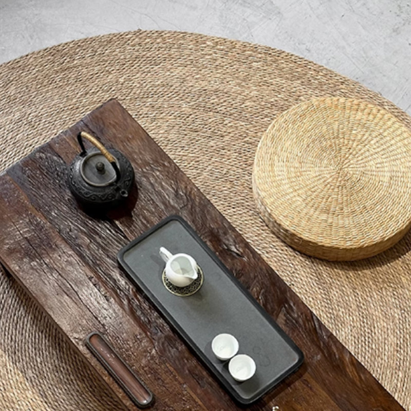 Table basse en bois massif de style Wabi-sabi