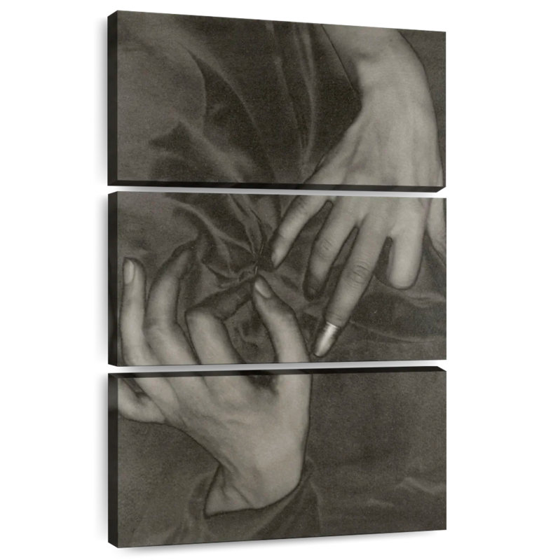 Senne Georgia O'Keeffe Hands And Thimble 1919, H 45 po x l 28 po