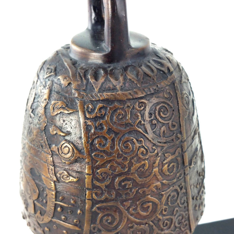 Cloche gravée