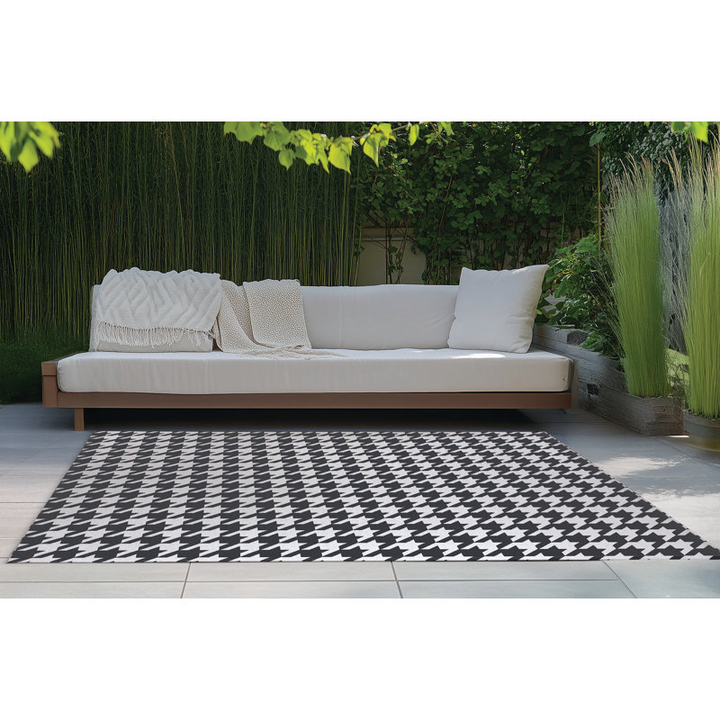 Send in the Hounds Outdoor Rug, Rectangle 5' x 7'