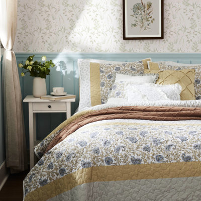 Yellow Full/Queen 6 Piece Cotton Quilt With Reversible Design & Throw Pillows In - Lightweight Fabric