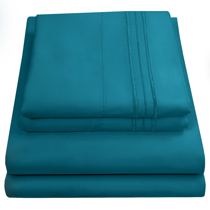 Ensemble de draps en microfibre douce de la série 1800 classique Luxurious offert dans un choix de couleurs unies et de tailles