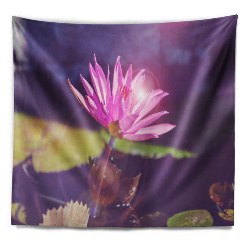 Tapisserie florale rose sur fond bleu, H 32 po x l 39 po