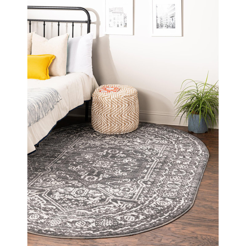Oriental Indoor Rug, Oval 3'3" x 5'3"