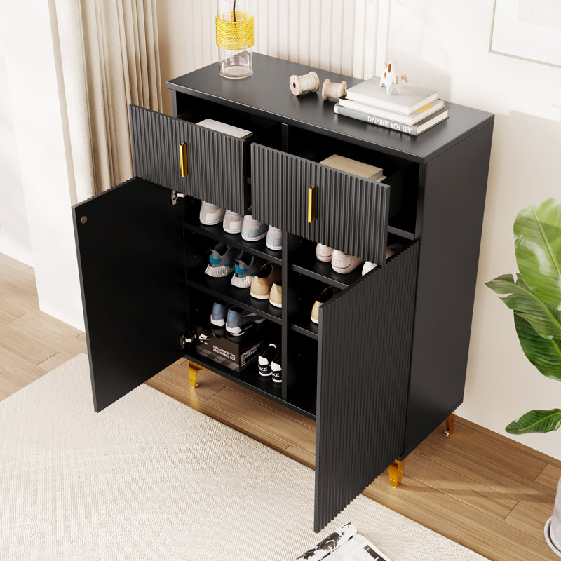 Élégant buffet / armoire à chaussures avec panneaux structurés, tablettes réglables et décorations plaquées or, avec tiroirs