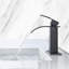 Robinet de lavabo de salle de bain à poignée simple avec bec cascade-115827346