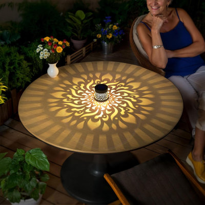 Paquet de 2 lumières de terrasse et de terrasse à énergie solaire en métal avec motif mandala