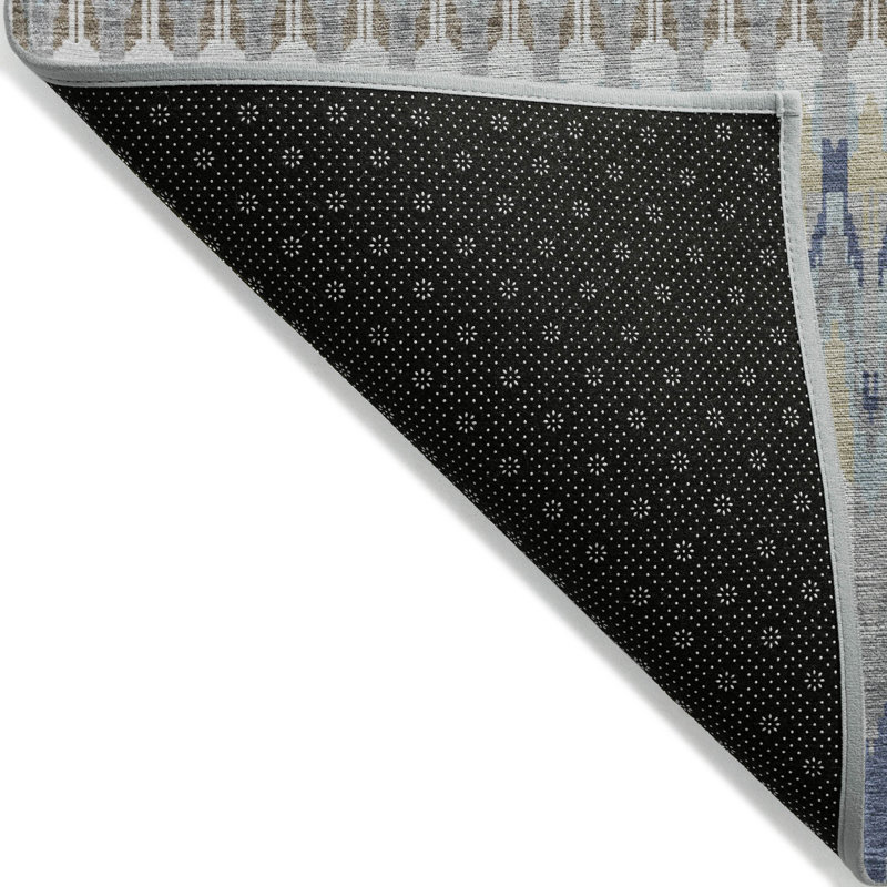 Tapis taupe en polyester tissé à la machine Cearah, Rectangle 1 pi 8 po x 2 pi 6 po