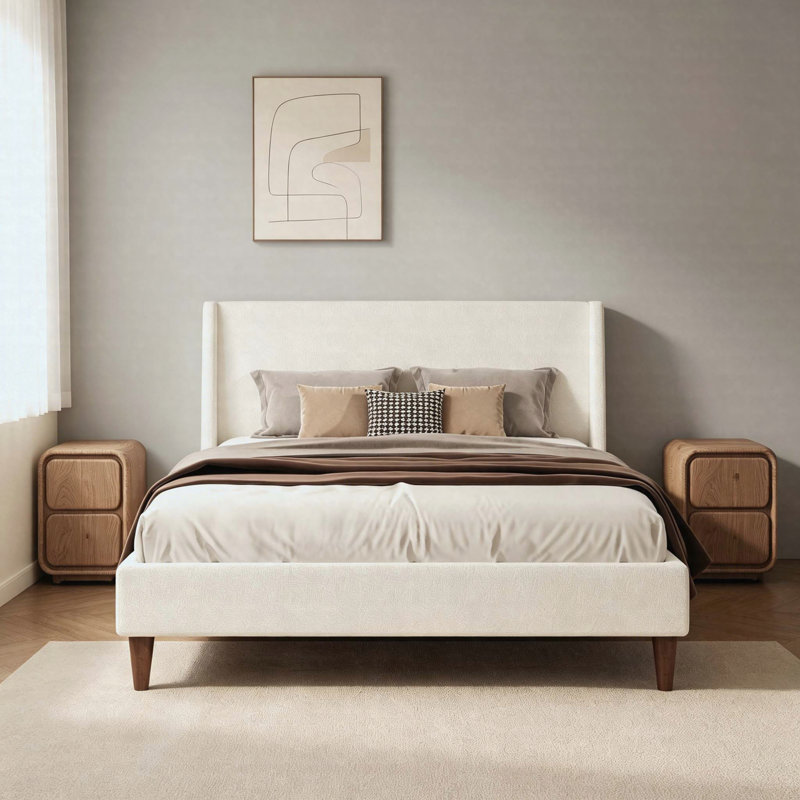 Lit plateforme tapissier moderne avec tête de lit à oreilles et pieds en bois de noyer Modern, King, White