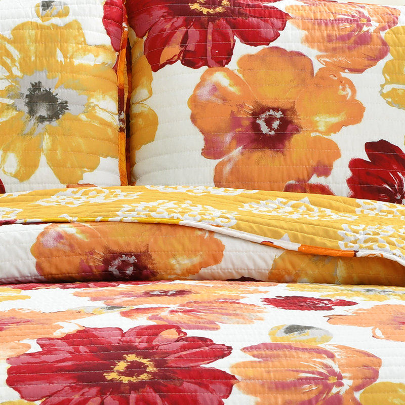 Leah Reversible Quilt Set, Red, King Quilt + 2 King Shams