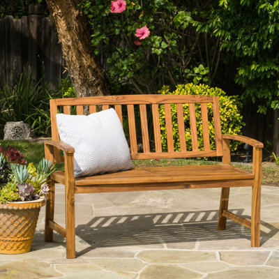 Banc d'extérieur en bois au fini l 48,50 po x P 24,96 po, H 35,24 po, avec une teinte patio de 250 lb, rehaussant le décor et favorisant le poids