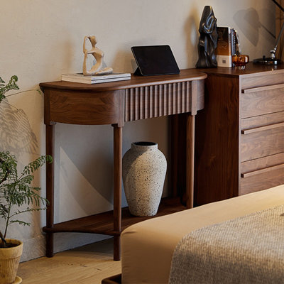 The gentle and smooth console table