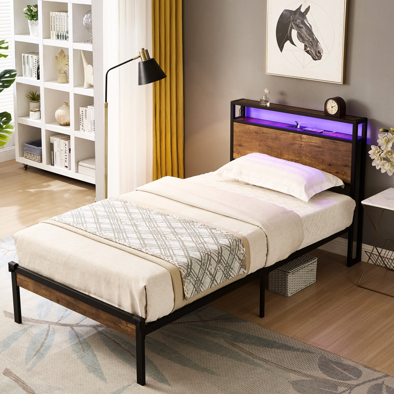 Structure de lit simple en métal avec doublure, éclairage à DEL, télécommande, tête en bois et, sous le rangement, pas de sommier, installation rapide, lumières modernes d'une capacité de 400 lb,