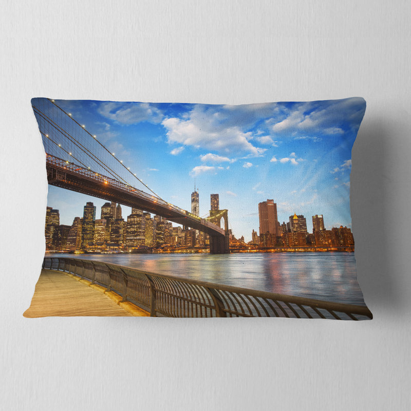Coussin Cityscape Calm Sky Over Brooklyn Bridge, Rectangulaire, 12 po x 20 po