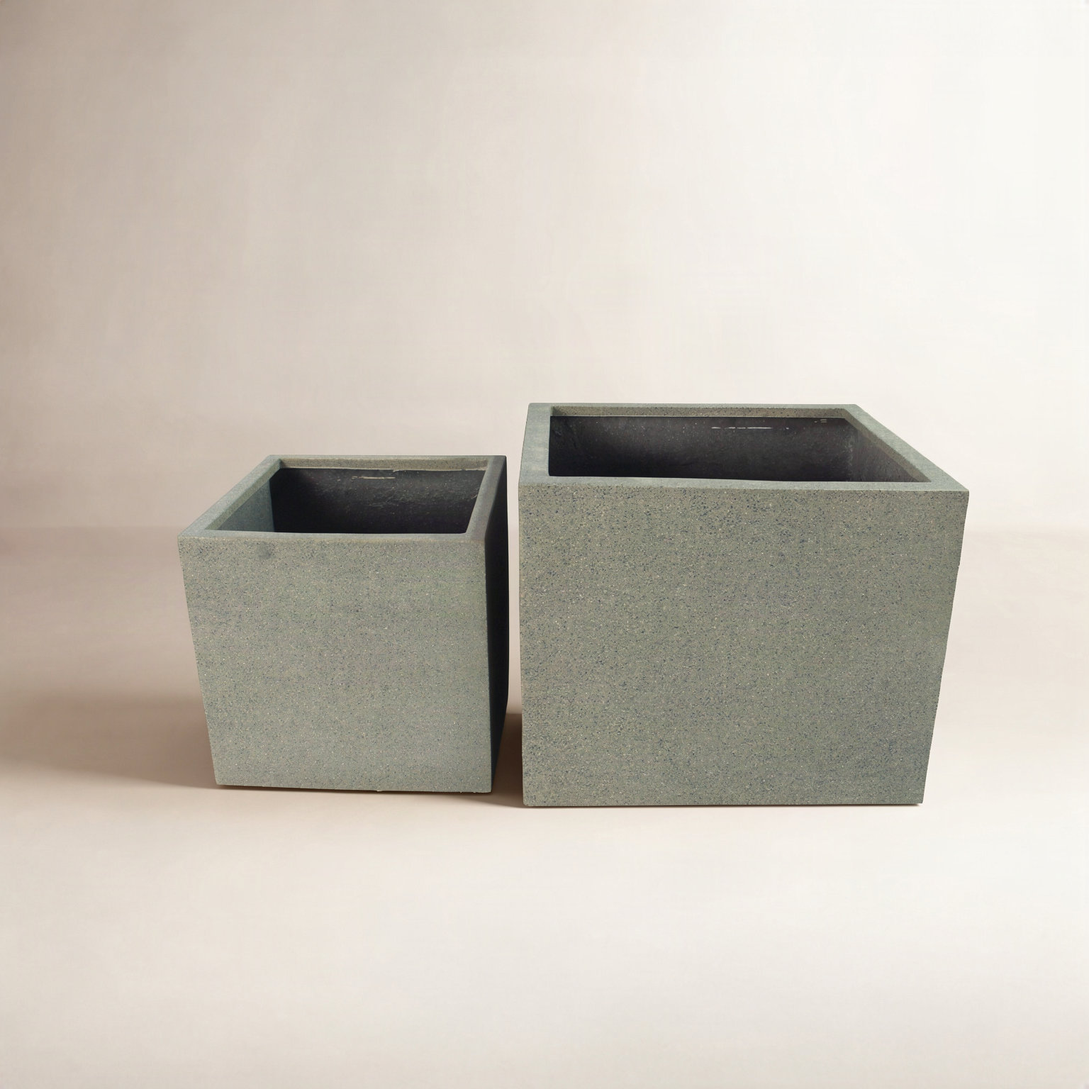 Mariano 17" Planter Box, Gray