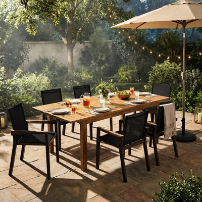 Ensemble de salle à manger moderne en bois 7 pièces, comprenant 6 chaises et une table, idéal pour le jardin au bord de la piscine.