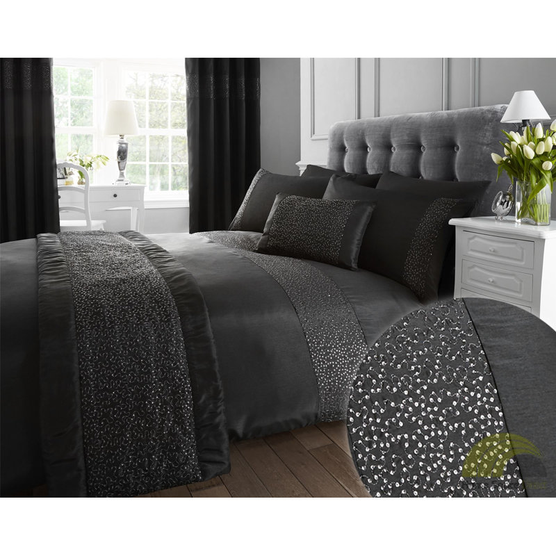 Aralene Striped Duvet Cover Set with Pillowcases Included