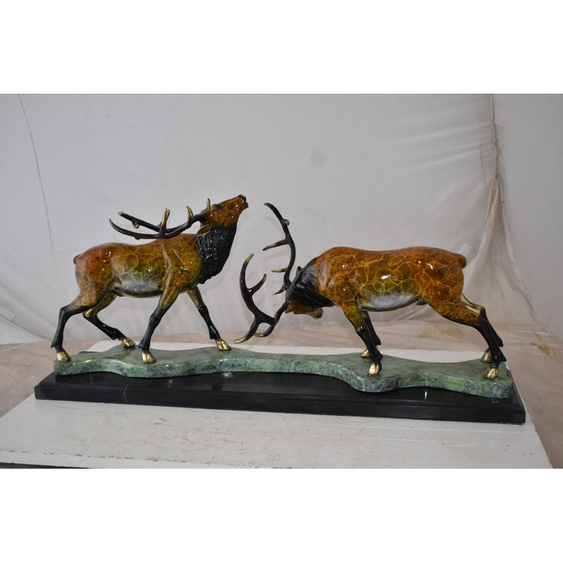 Statue en bronze de cerf Fighting Machesney montée sur une base en marbre Taille: 32 po x 8 po x H 14 po