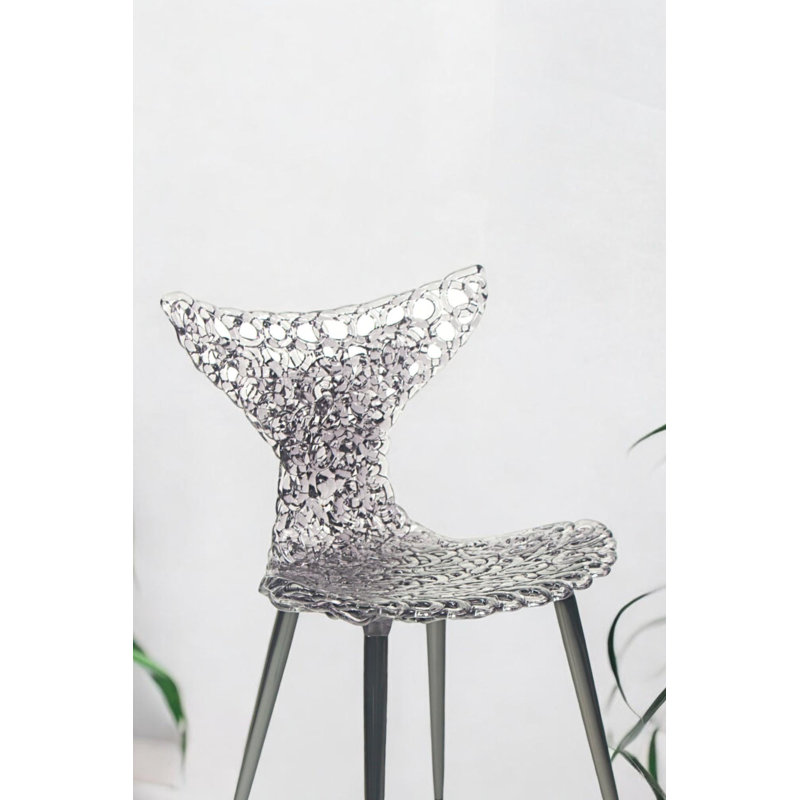 Innovative Chair – Fluid Design With Lighting Reflections And Bold Color Options