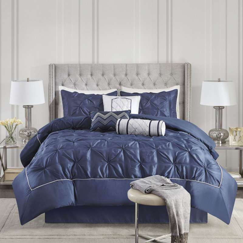 Ensemble d'édredon 7 pièces très grand bleu marine comprenant un beau rembourrage, un édredon, des taies décoratives, des coussins décoratifs et une jupe de lit