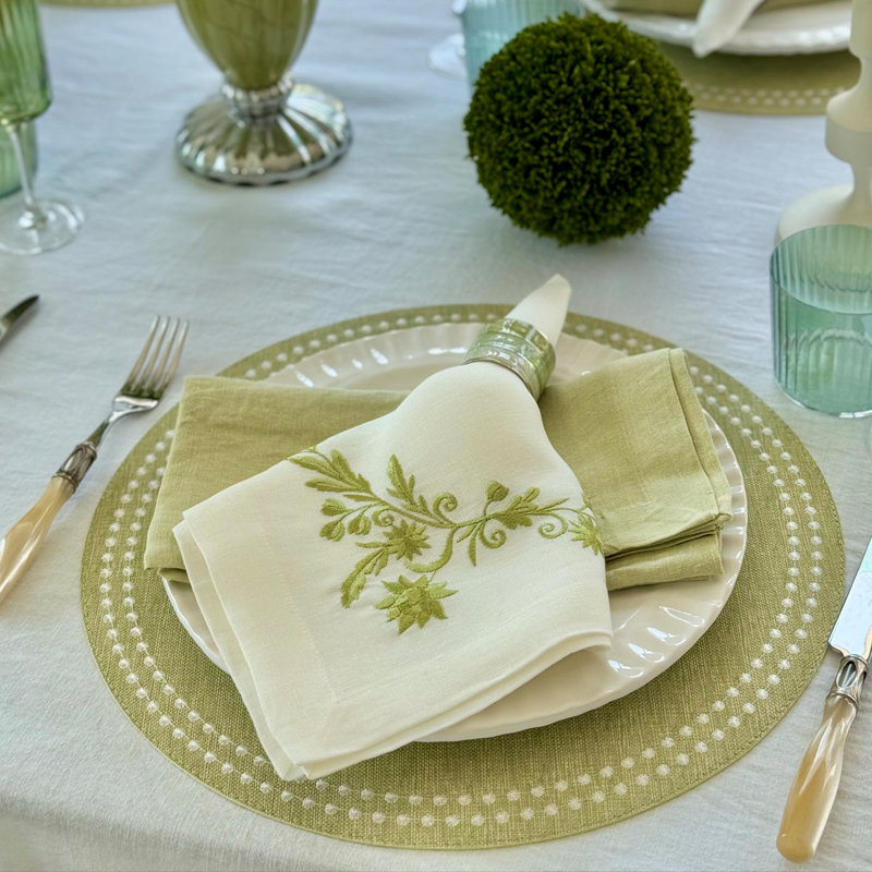 Pearls Vinyl Round Placemats, Pure White/Gold/Silver