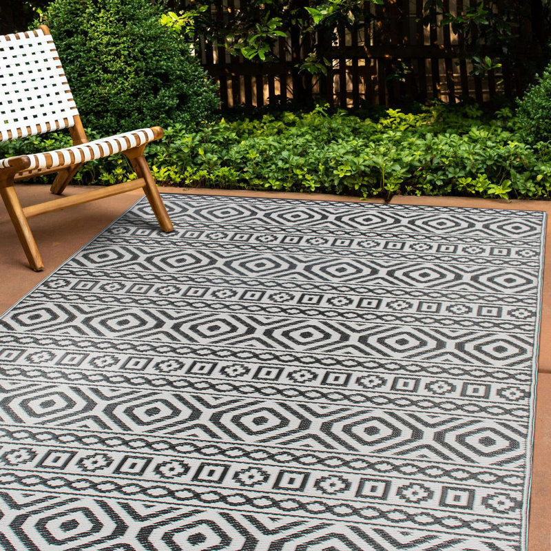 Rectangle Isael Geometric Black/Ivory Indoor & Outdoor Area Rug, Rectangle 3'4" x 5'