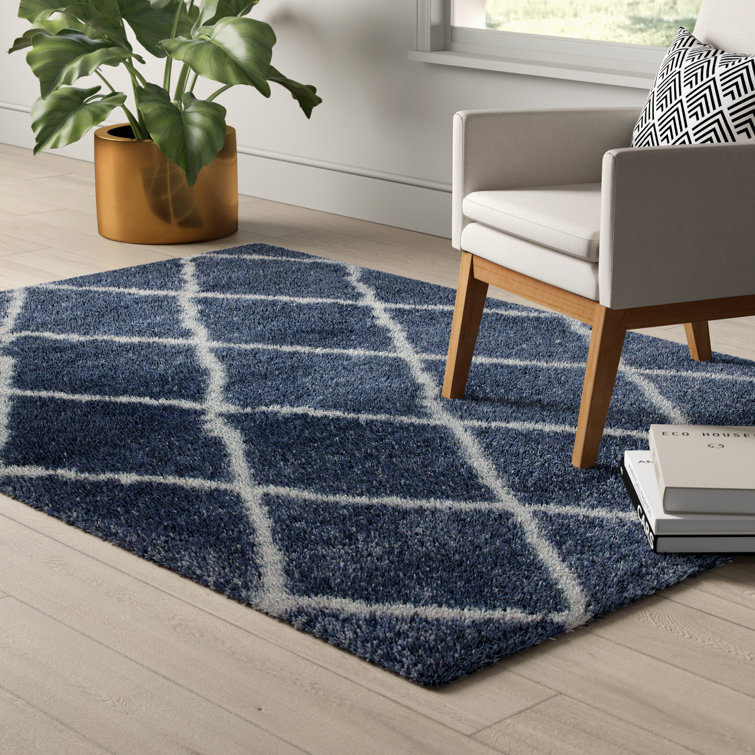 Tapis bleu à motif géométrique à treillis