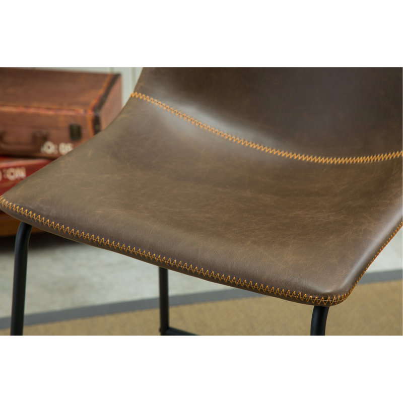 2 chaises de salle à manger de style rétro en cuir de polyuréthane brun antique, assise confortable, pieds en fer noir, l 18,5 po x P 22,25 po x H 31,5 po, couleur. Métal fabriqué à la main. Sièges moulés en plastique.