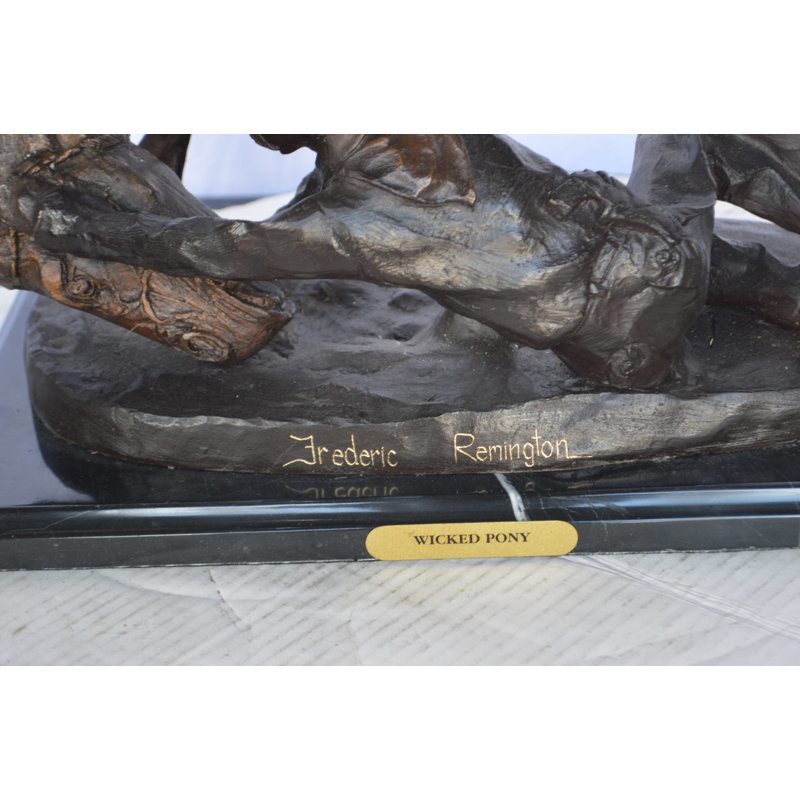 Statue en bronze Wonyed Pony par Remington - Taille: L 17 po x l 11 po x H 22 po.