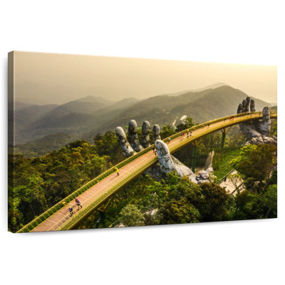 Lilie Vietnam Golden Bridge