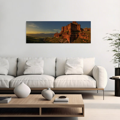 Golden Valley, coucher de soleil, paysage dramatique serein et paisible montagne