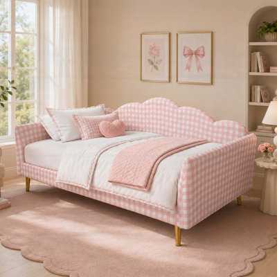 Structure de lit de jour simple en tissu d'ameublement plateforme de couleur vichy rose avec tête de lit et accoudoirs latéraux, sans sommier, idéal pour les petits espaces
