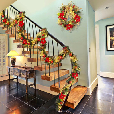 Couronne de Noël rouge et dorée pré-illuminée de 61 cm (24 pouces), avec guirlande de 2,74 m (9 pieds).