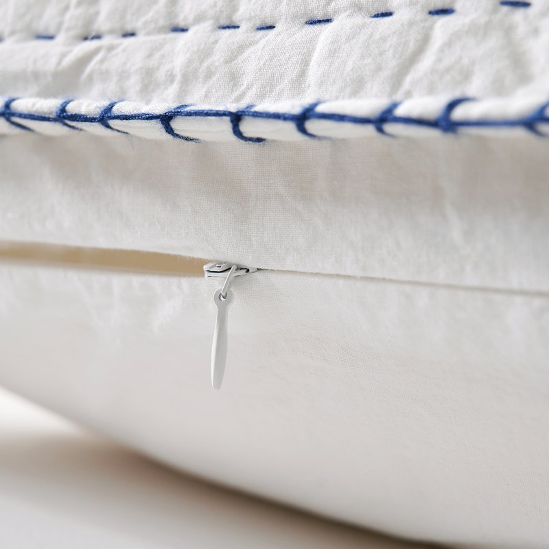 Taie décorative en coton bleu indigo / blanc