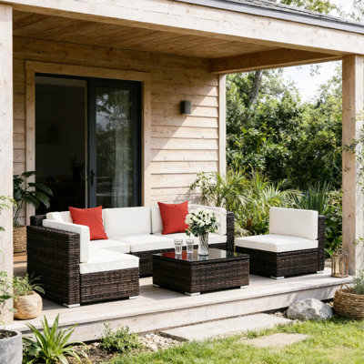 Ensemble de mobilier de patio six pièces : canapé d'angle extérieur tissé à la main avec sièges rembourrés et table en verre trempé, idéal pour la piscine, la véranda ou comme coussin décoratif à haute capacité de charge.