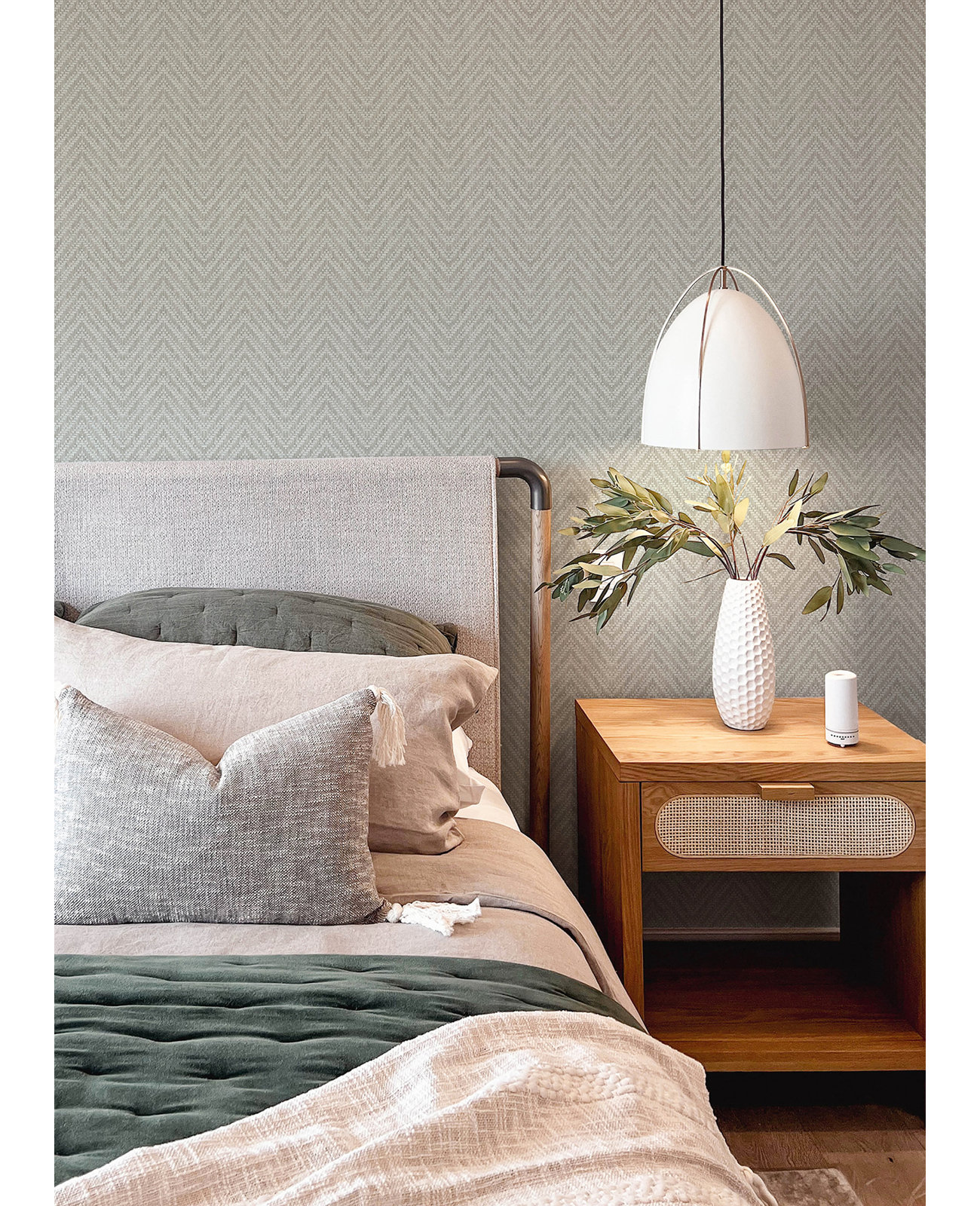 Ziggity Chevron Wallpaper, Gray