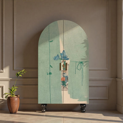 Armoire en frêne avec motif floral