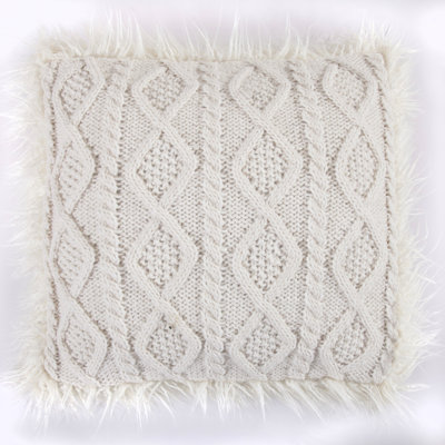 Coussin en tricot torsadé
