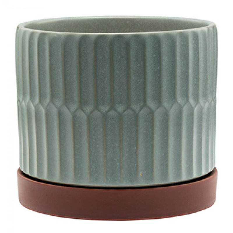 Pot côtelé gris avec soucoupe brune, H 7,5 po x l 7,5 po x P 8 po