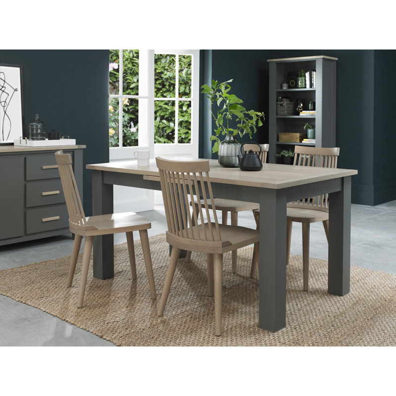 Vangundy Dining Set