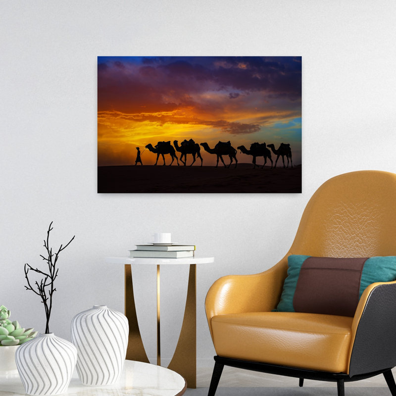 Désert, coucher de soleil, caravane, paysage dramatique abstrait contemporain, art mural