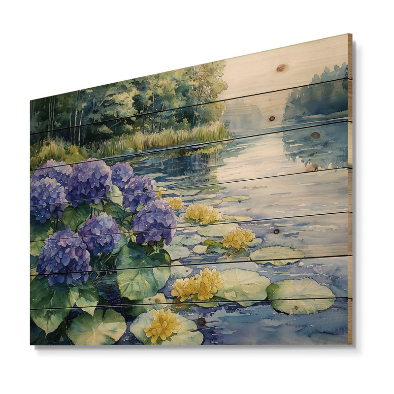 Hortensias et lis au bord du lac I - Art mural en bois d'hortensias - sur bois de pin naturel, H 24 po x l 32 po