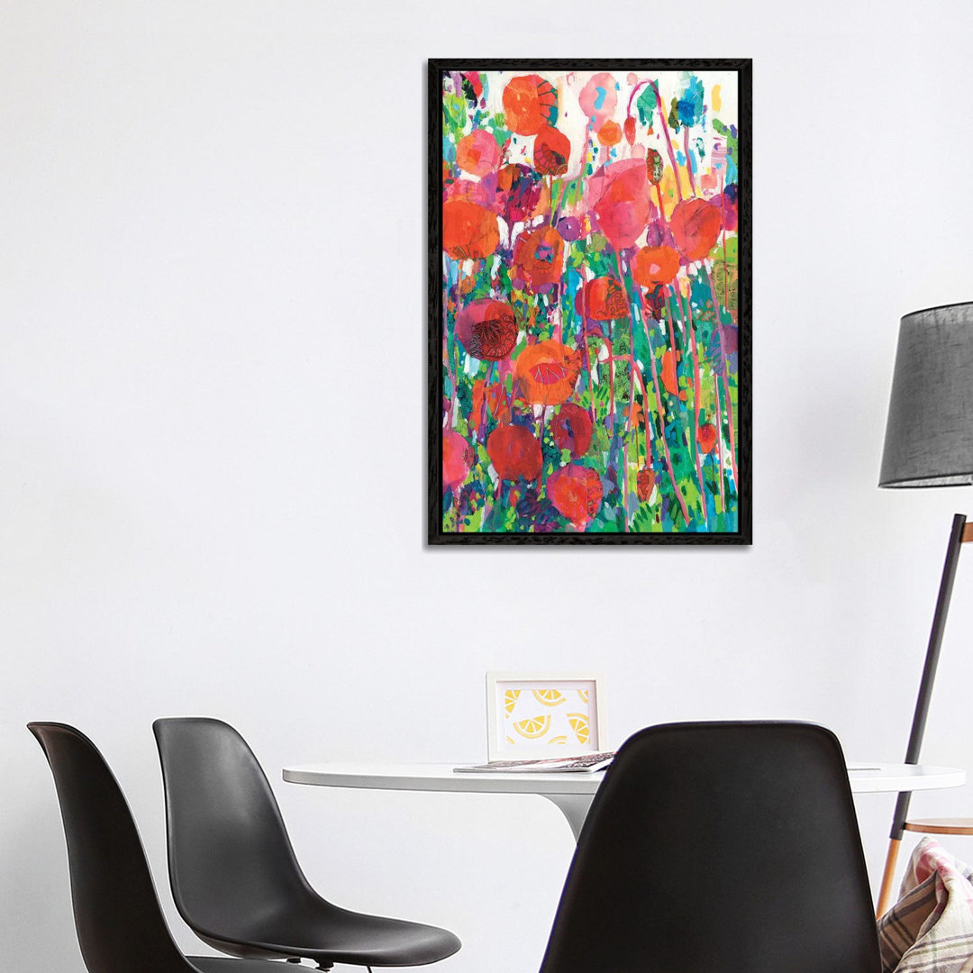 Vivid Poppy Collage II von Tara Funk Grim - Galerie-verpackte Leinwand Giclée auf Leinwand