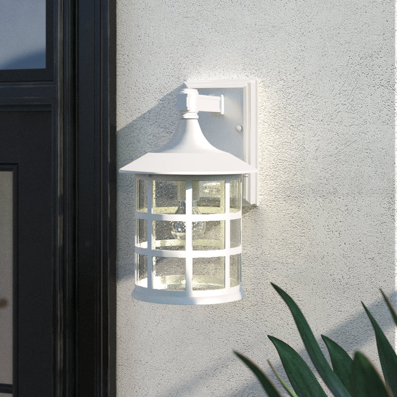 Lanterne murale d'extérieur Freeport, H 15,25 po x l 10 po x P 15,25 po, Blanc texturé, Médium