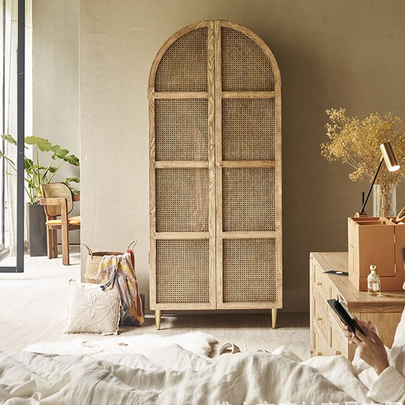 Armoire de rangement en bois et rotin